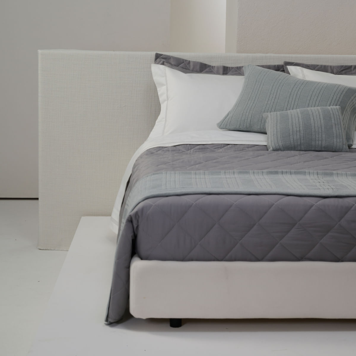 01 10 0722 Jogo de Lencol Imperiale 1000 Fios Branco Prata 001